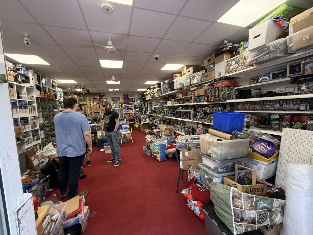Lot: 47 - MIXED RESIDENTIAL AND COMMERCIAL TOWN CENTRE INVESTMENT - Internal shot of the shop at unit 10